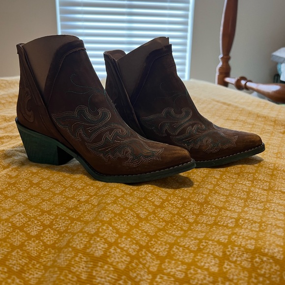 Leather Circle G Cowboy Booties - Brown and Teal Size 6 1/2 - Picture 2 of 9